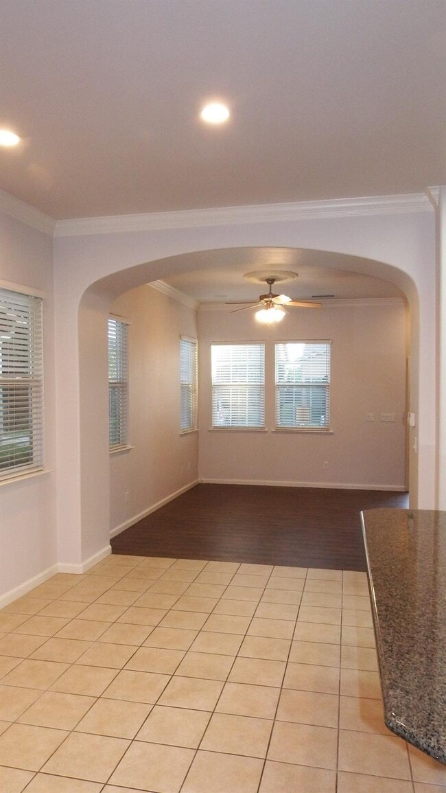 Building Photo - 3658 Vermont Ln