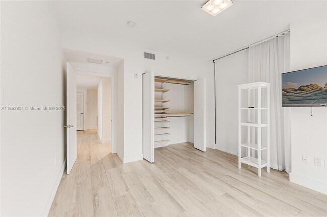 Building Photo - 2101 S Surf Rd