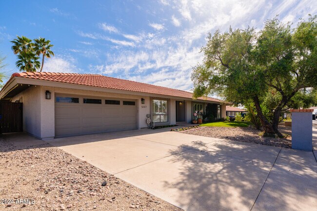 Primary Photo - 507 E Caribbean Ln