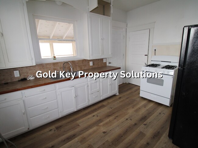 Building Photo - Large 2 BR 1 BA House Near Downtown Anderson (NO SECTION 8)