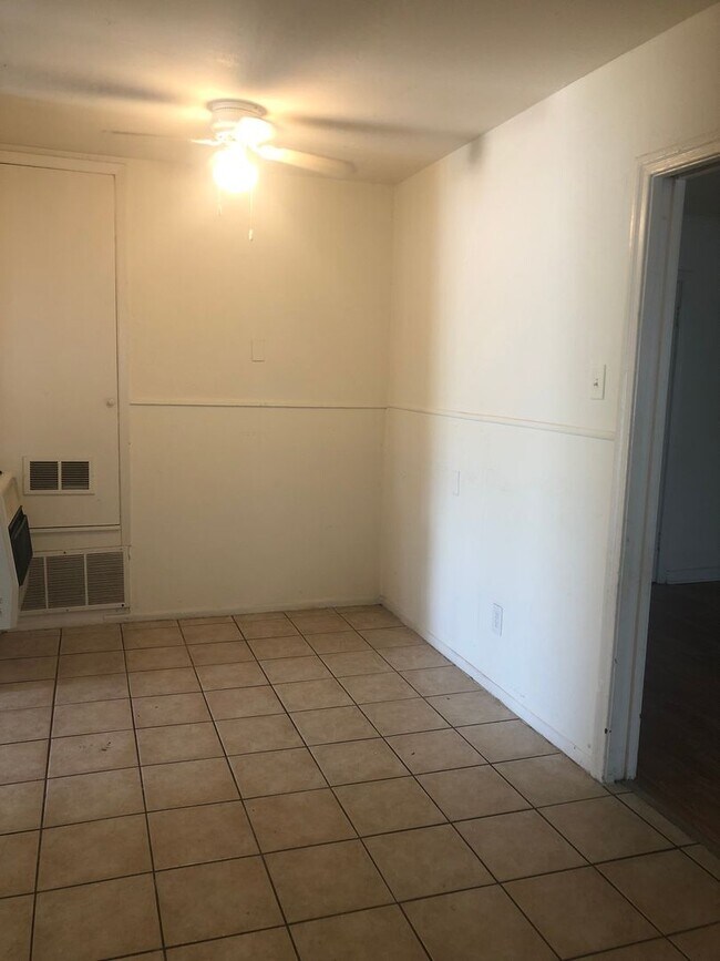 Building Photo - 919 S Bryan St