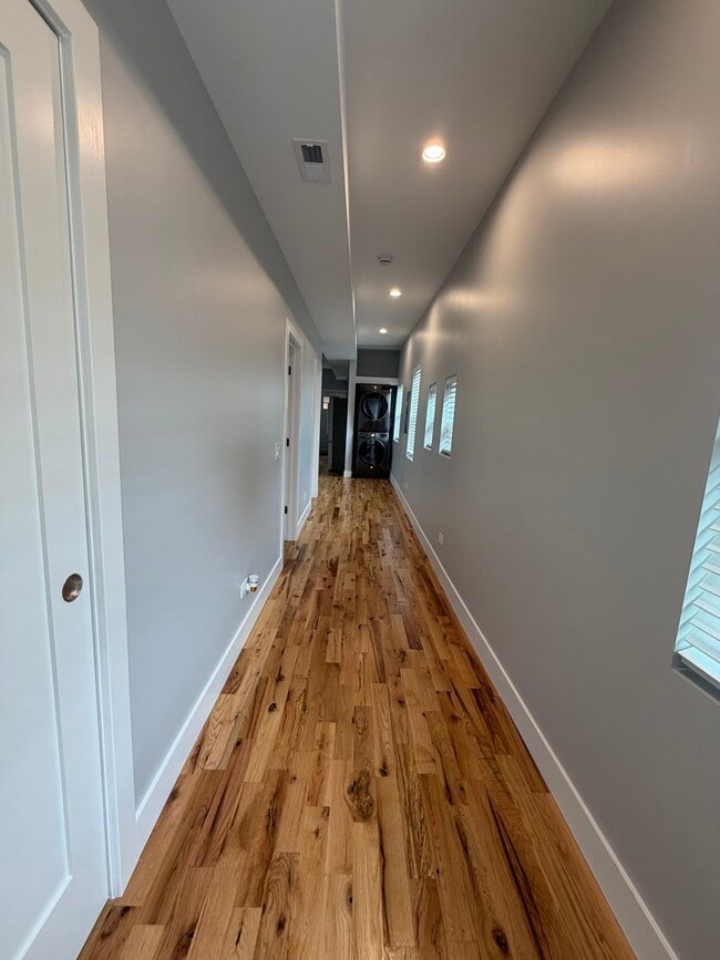 Building Photo - 2221 W 21st Pl