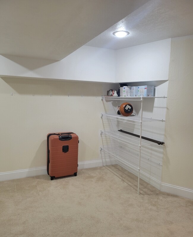 Building Photo - 166 Baltusrol Rd