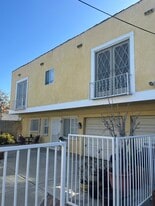 Building Photo - 1132 N Heliotrope Dr