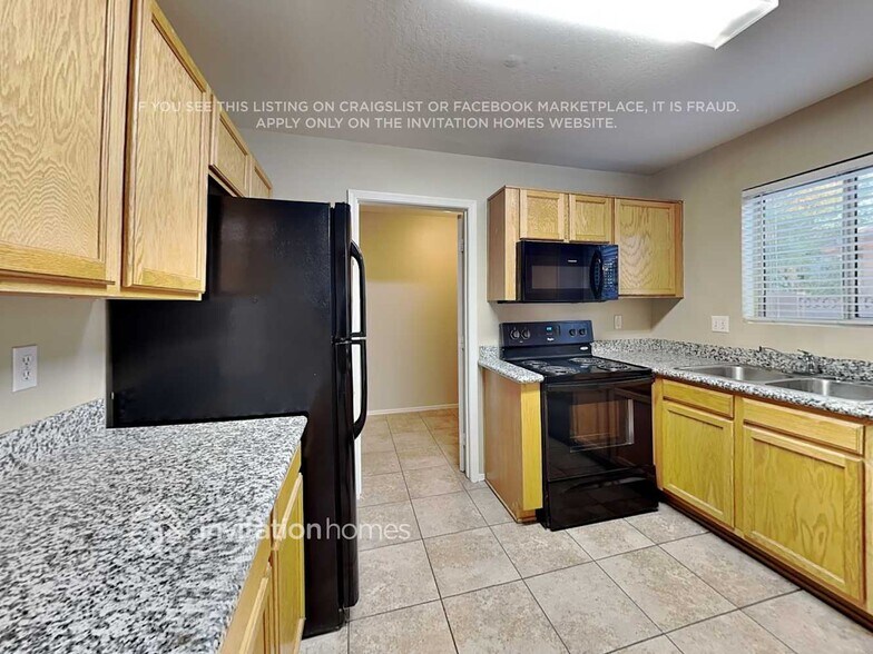 Building Photo - 8802 E University Dr