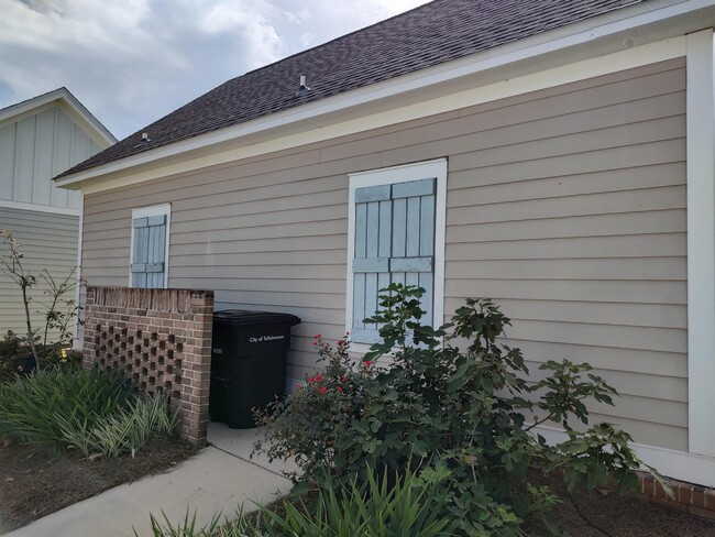 Building Photo - 3561 Esplanade Way