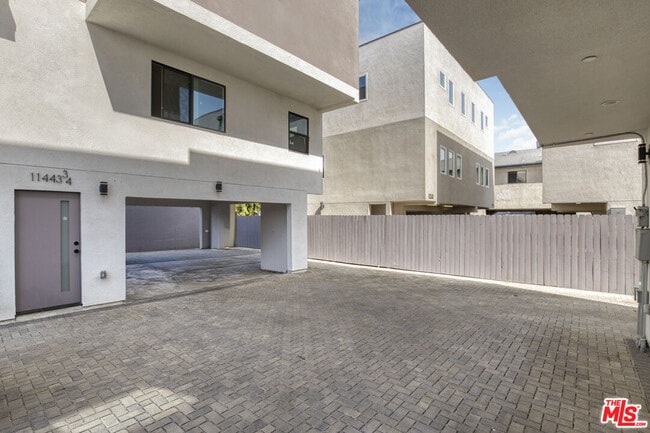 Building Photo - 11443 Hatteras St