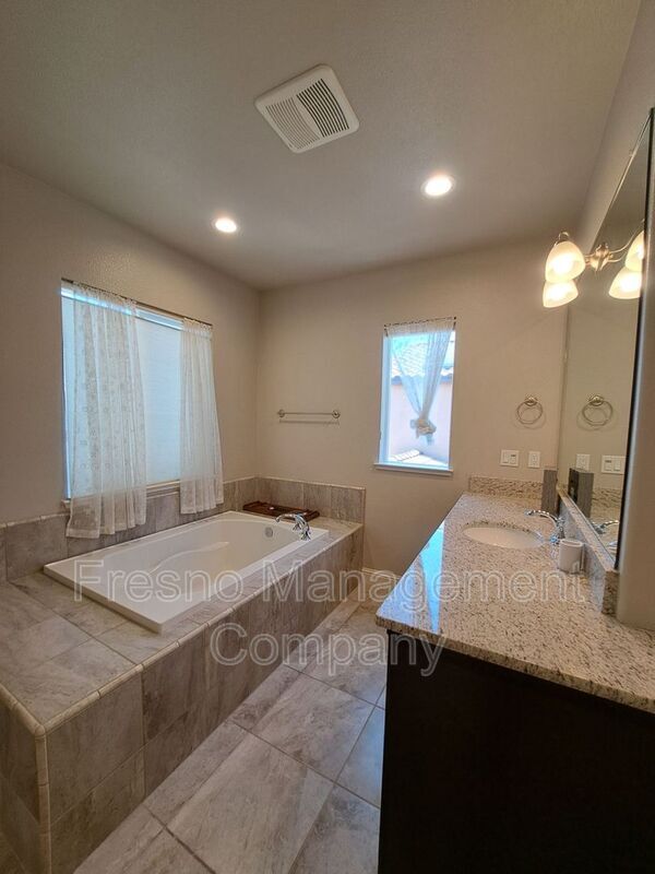 Building Photo - 4266 Sierra Madre Ave