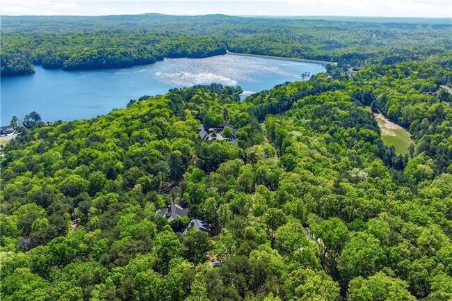 Building Photo - 114 Cherokee Dr S