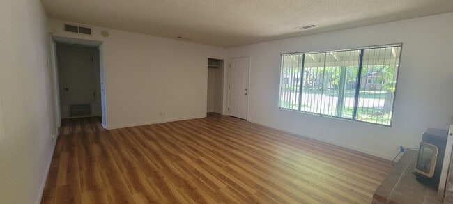 Building Photo - 21855 Belmont Dr