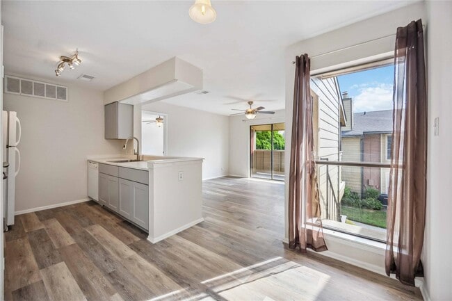 Building Photo - 15534 Zabolio Dr