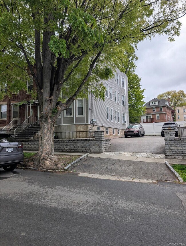 Building Photo - 18 Sherman Ave