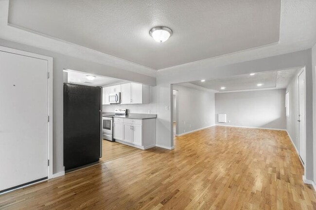 3 Bedroom Dining Room - Cabana Court