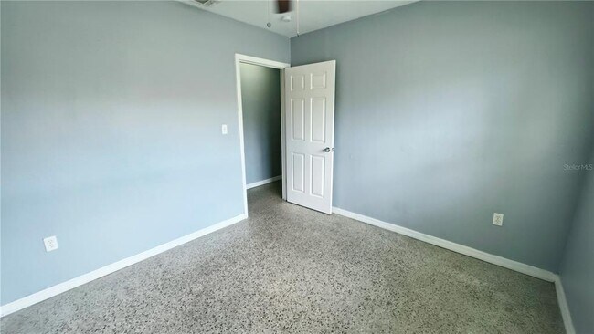 Building Photo - 4615 EDGEWATER Dr