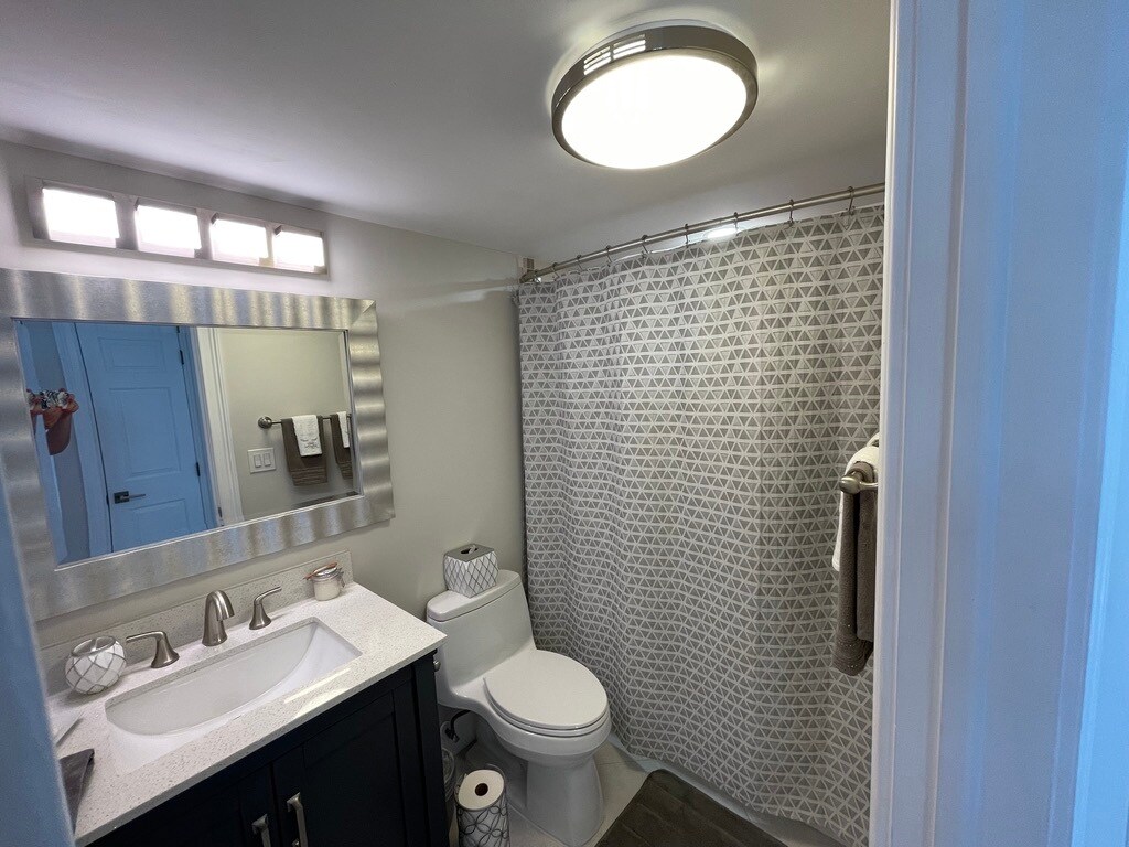 Building Photo - 901 Gardenia Dr