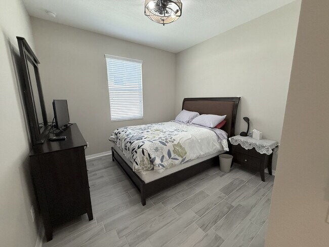 Building Photo - "Charming 3-Bed Oasis with 2 Full Baths in...