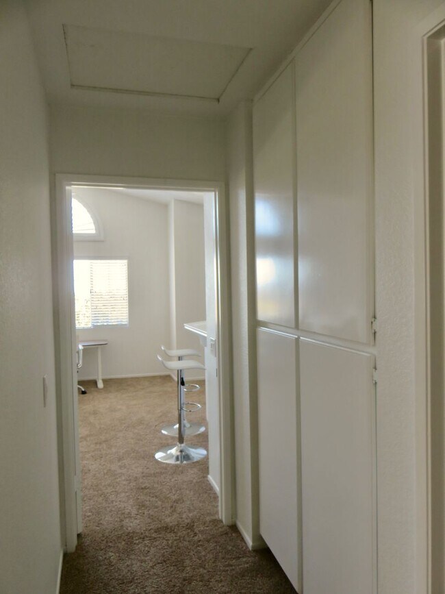 Building Photo - 6752 Carobwood Way