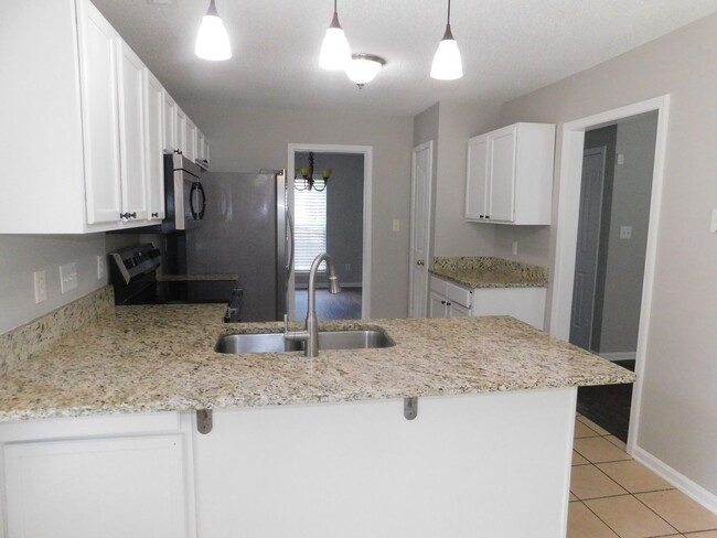 Building Photo - Nice home near outlet mall
