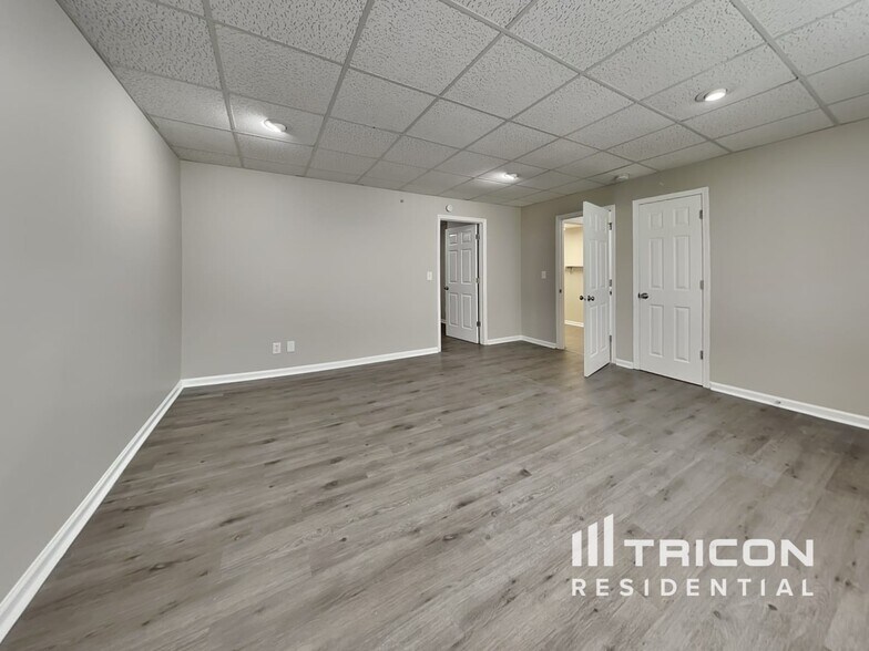 Building Photo - 207 Legend Dr