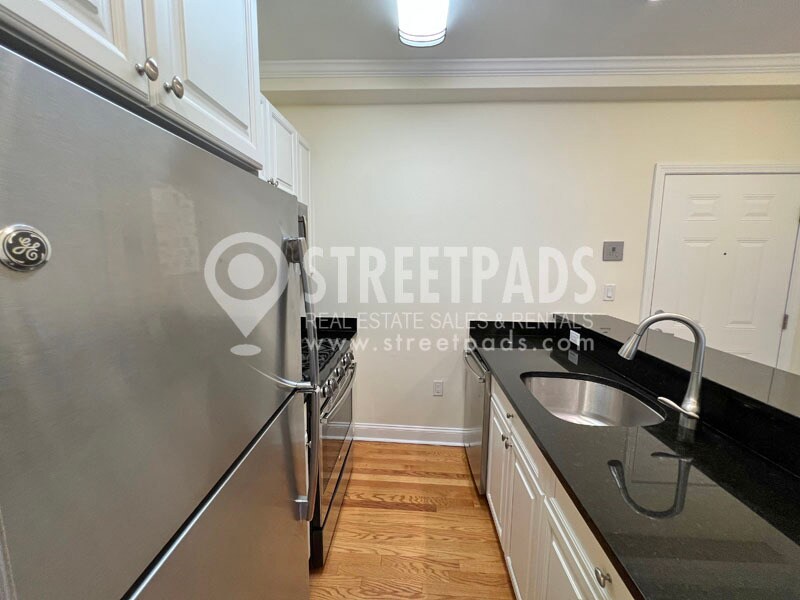 Building Photo - 1 Langdon Sq