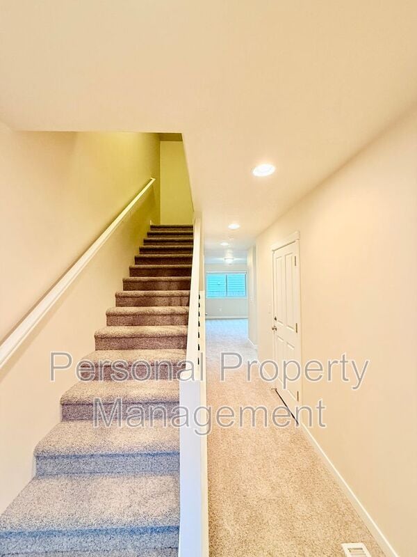 Building Photo - 6108 NE 71st Ave