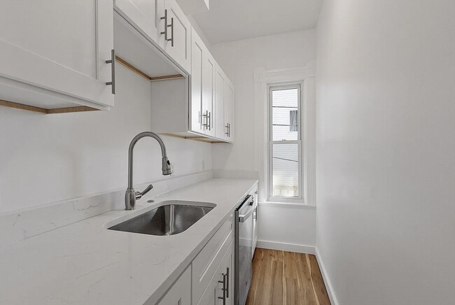 Building Photo - 18 Ingalls St