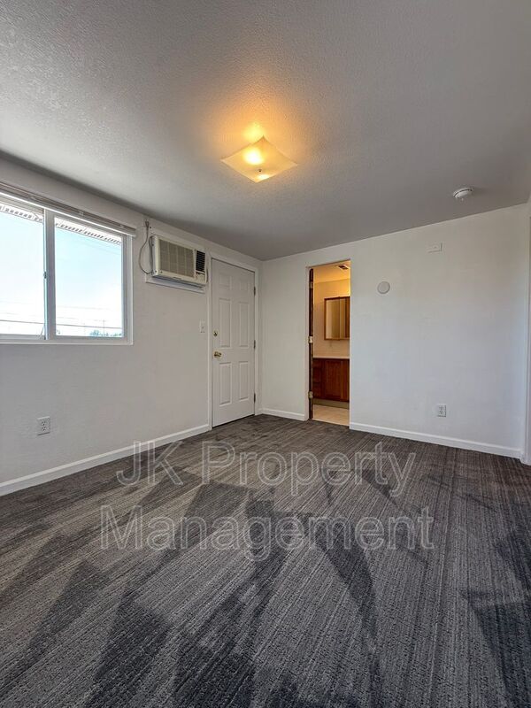 Building Photo - 4000 Ella Ave