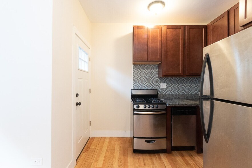 Building Photo - 3732 N Pine Grove Ave