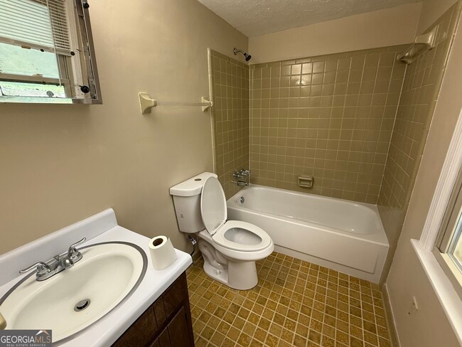 Building Photo - 2691 Falcon Ridge Dr SW