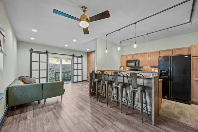 Building Photo - 123 Foxden Dr