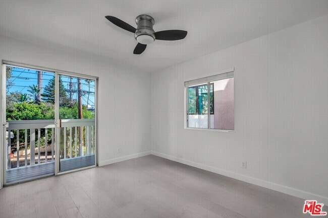 Building Photo - 466 S Venice Blvd