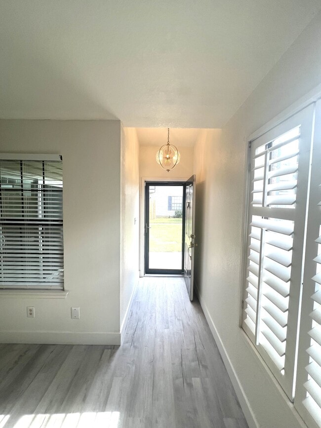 Building Photo - 3000 Chautauqua Ave