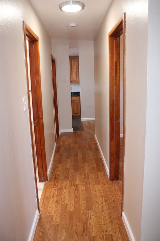 Building Photo - Three Bedroom, One Bathroom House in San P...