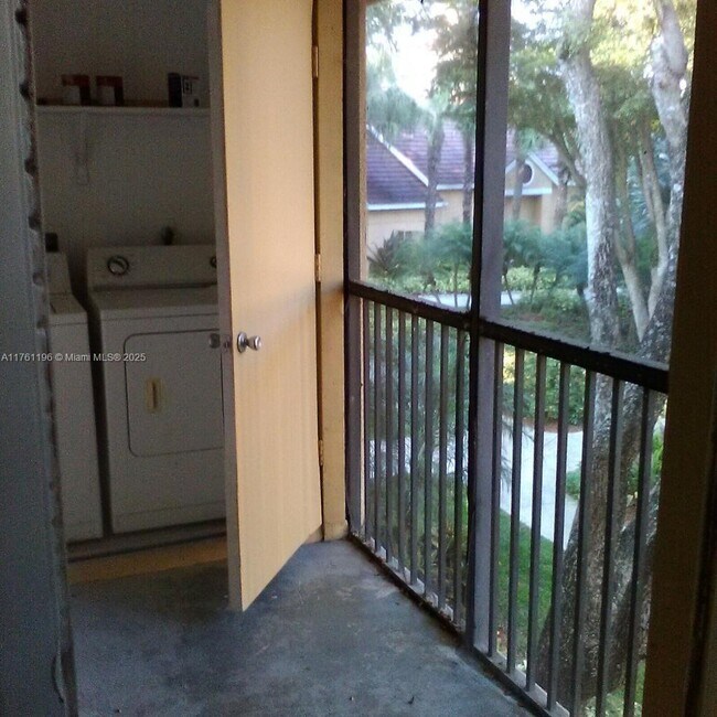 Building Photo - 10441 SW 156th Ct