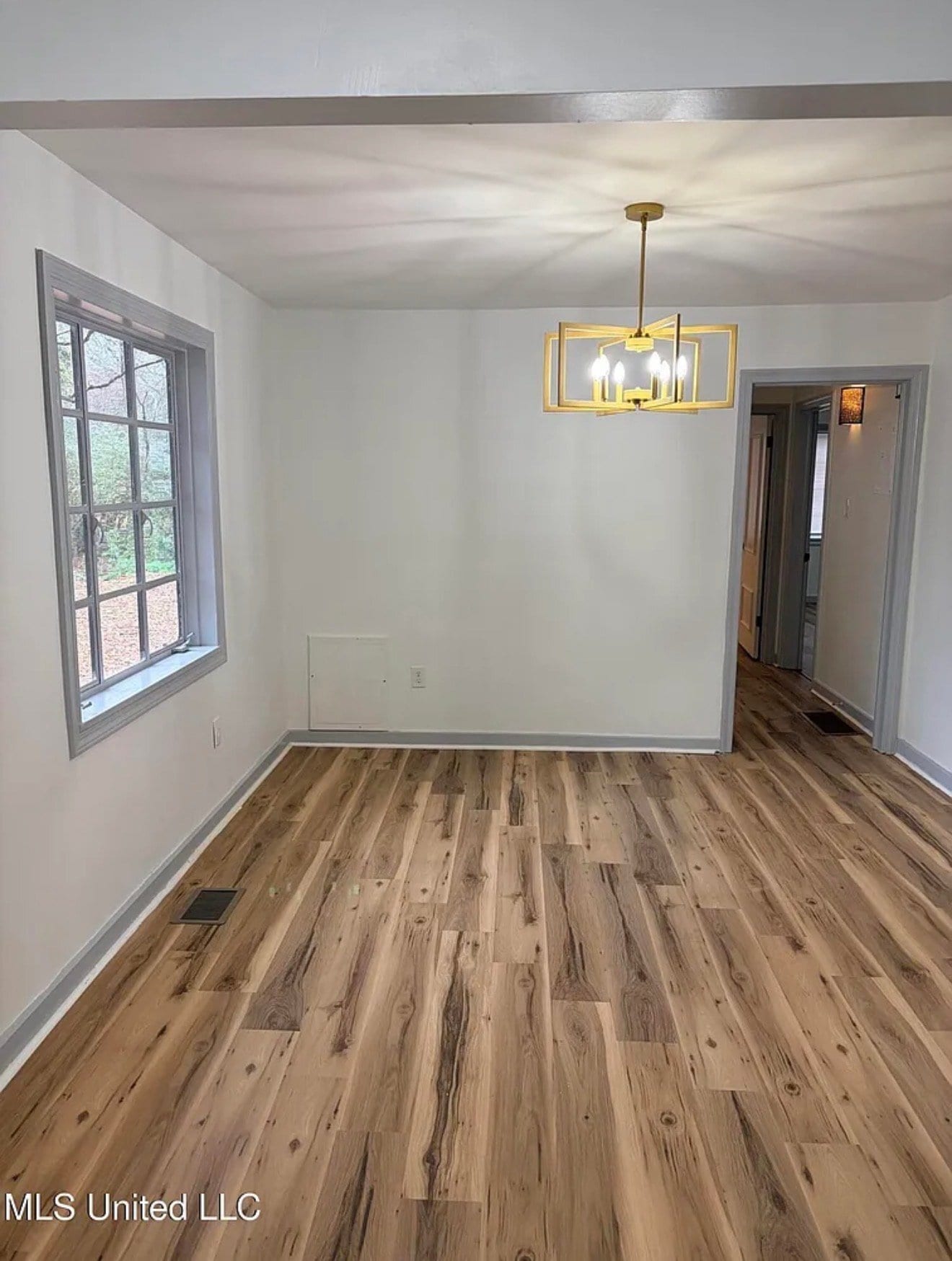 Building Photo - 4352 Ridgewood Cir