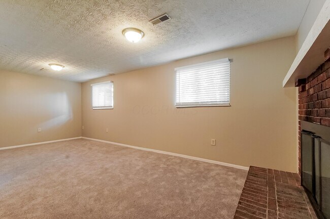 Building Photo - 6560 Benjamin Dr