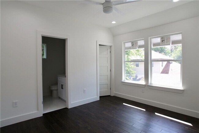 Building Photo - 705 Harris Ave