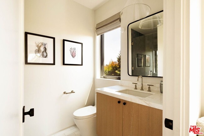 Building Photo - 2137 Glyndon Ave