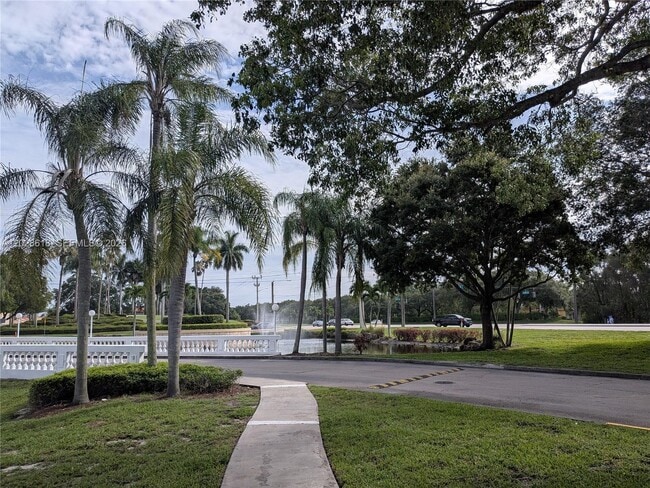 Building Photo - 731 Vista Isles Dr