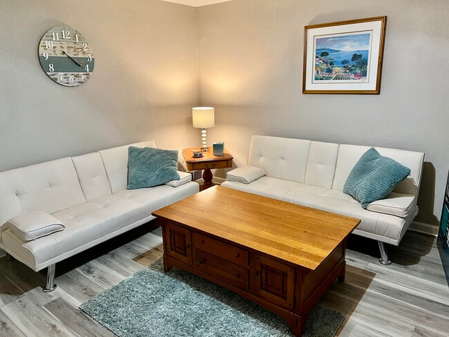 Building Photo - 4622 Cass St