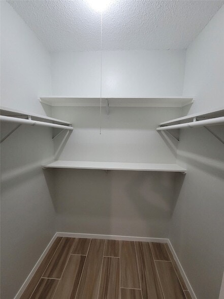 Building Photo - 7093 N Holiday Dr