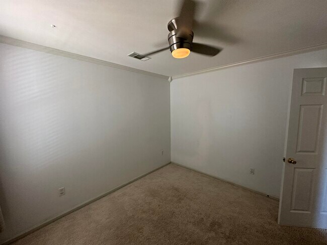 Building Photo - 1054 Island Dr
