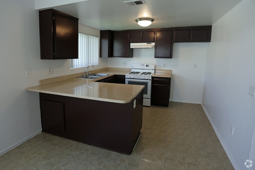 2 BR, 2 BA-Kitchen - Cottonwood Apartments