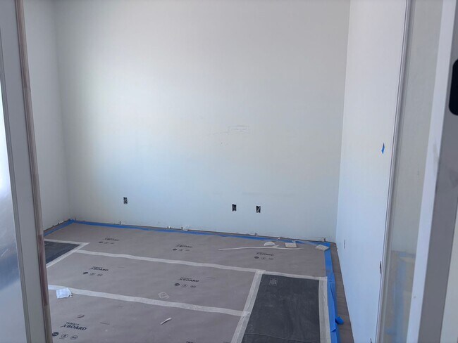 Building Photo - Beautiful 2 story with 6 bedrooms and swimming pool