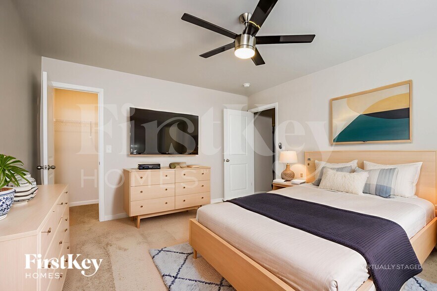 Building Photo - 2043 Longshadow St