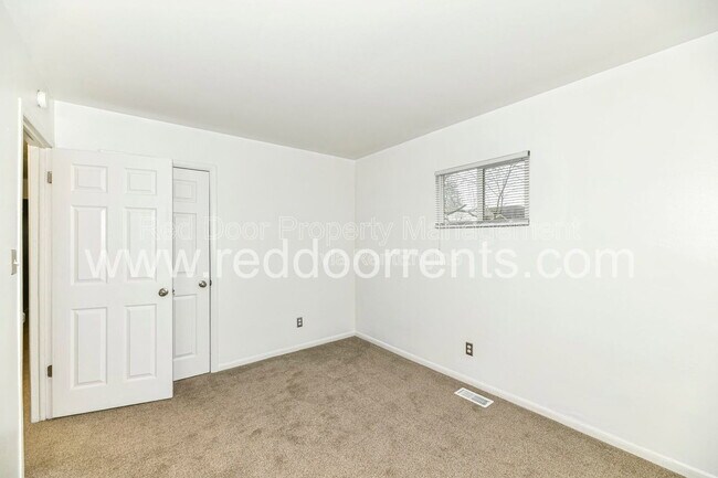 Building Photo - 5361 E Burgess Ave