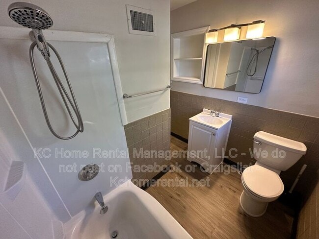 Building Photo - 6401 W 72nd Terrace