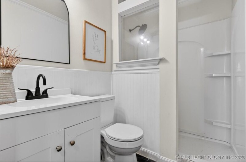 Building Photo - 508 NE Avondale Ave