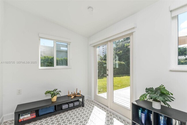 Building Photo - 260 NE 46th St