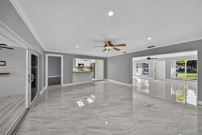 Building Photo - 2801 Coral Shores Dr